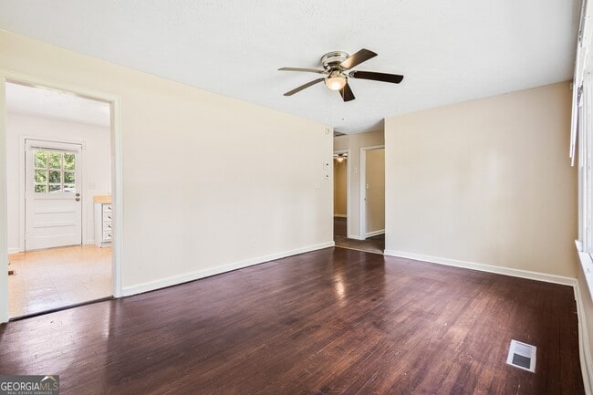 Building Photo - 4150 Hanes Dr