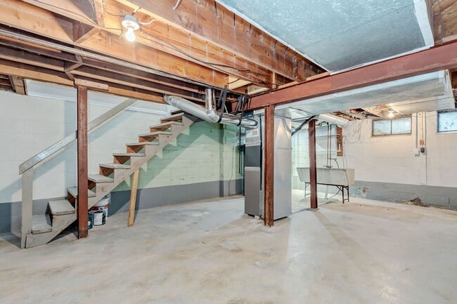 Building Photo - 640 Blenheim Rd