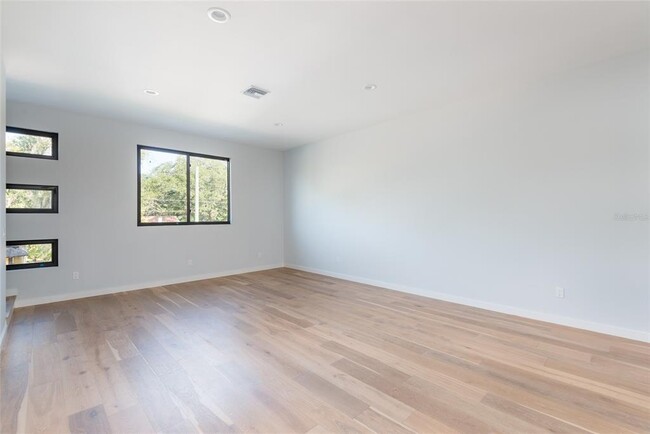 Building Photo - 530 W Plaza Pl