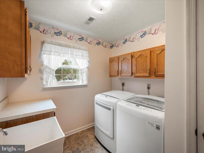 Building Photo - 112 Jefferson Ct