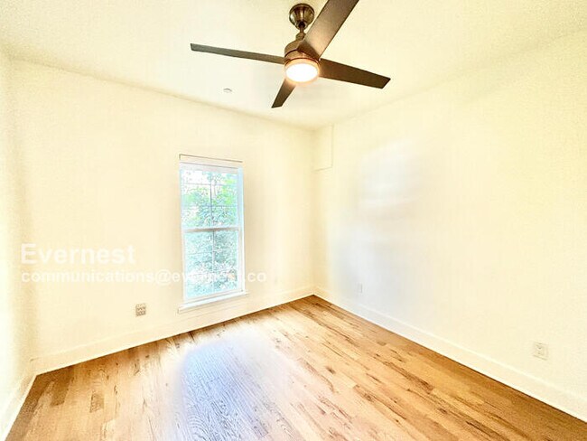 Building Photo - 2318 Stutz Dr