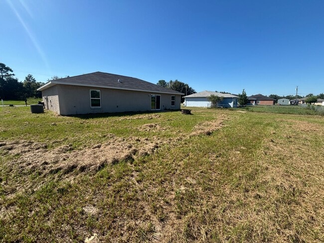 Building Photo - Modern 3 bedroom 2 Bathroom House, No Carpet!