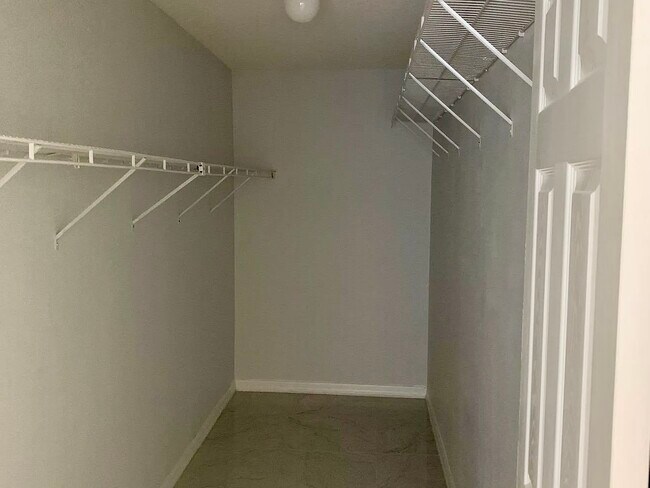 Building Photo - 3046 Bay Laurel Cir N