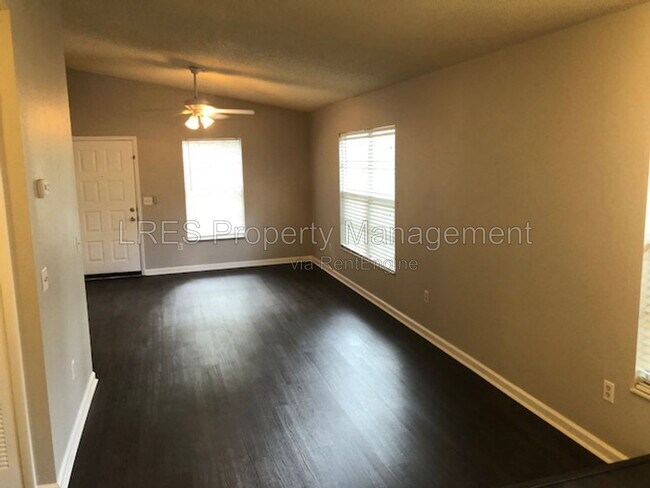 Building Photo - 1406 Northlake Dr