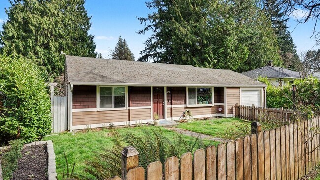 Building Photo - 2Bd/1Ba Shoreline House