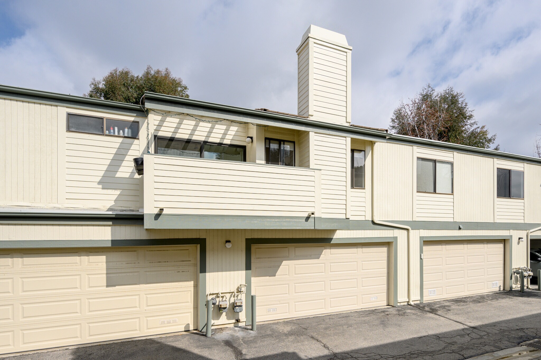 Building Photo - 10475 Newhome Ave