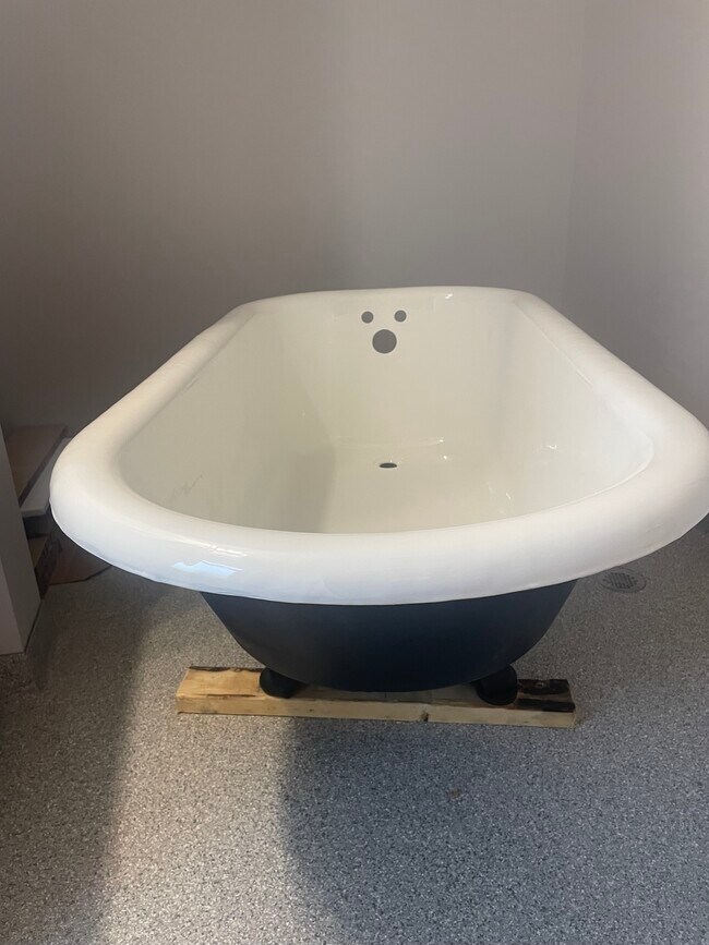 Newly refinished clawfoot tub - unit 3 - 1826 E Superior St