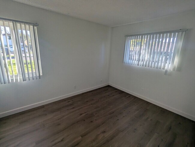 Building Photo - 4 Bedroom 2 Bathroom Single Story Home in Spring Valley