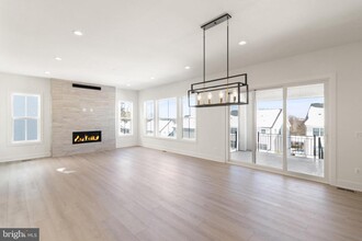 Building Photo - 853 N Manchester St