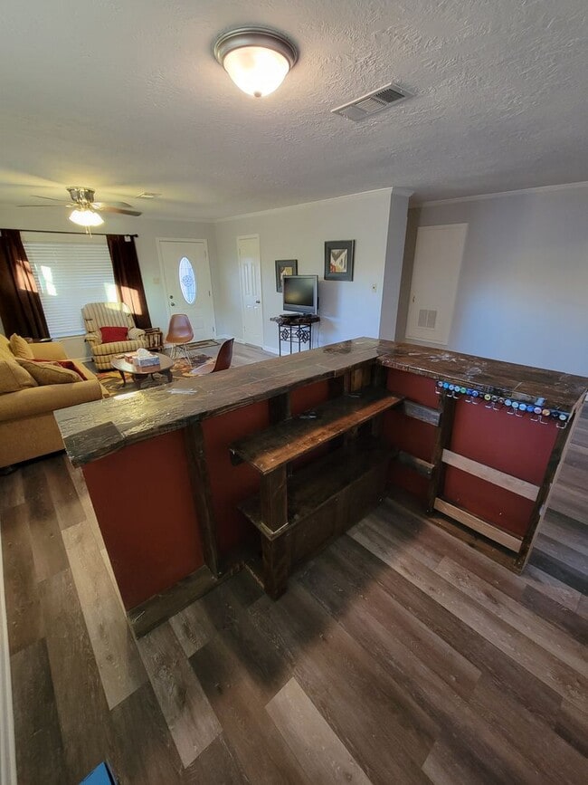 Building Photo - Bryan - 3 bed/ 2 bath / 2 car garage house with fenced back yard, near Texas A&M