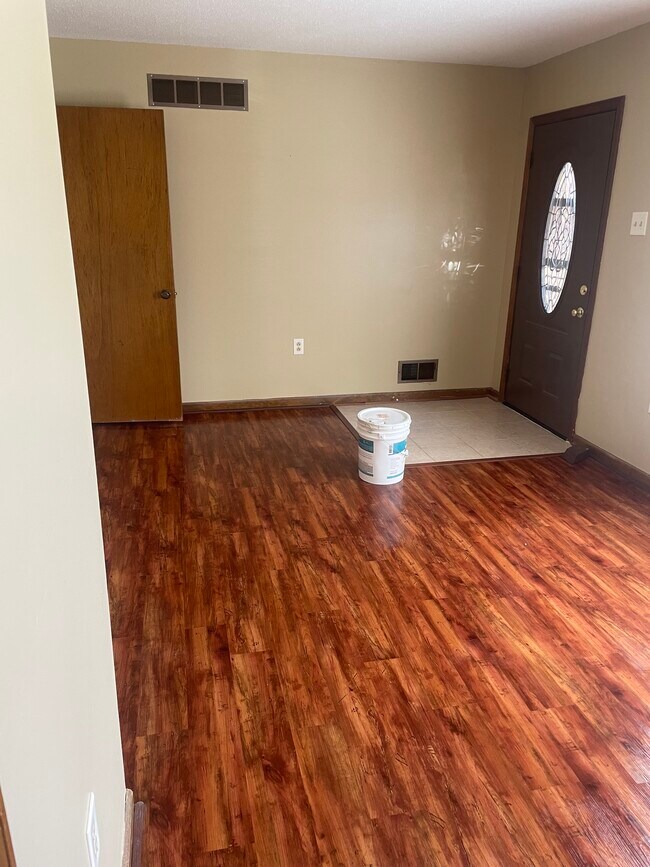 Building Photo - 5024 Clear Creek Dr