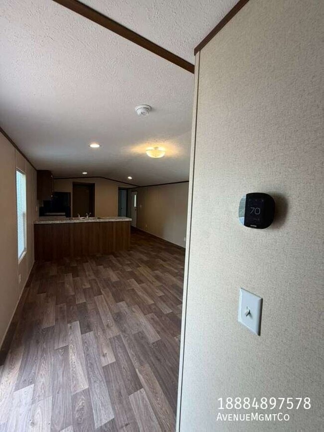 Building Photo - 512 10th St SW