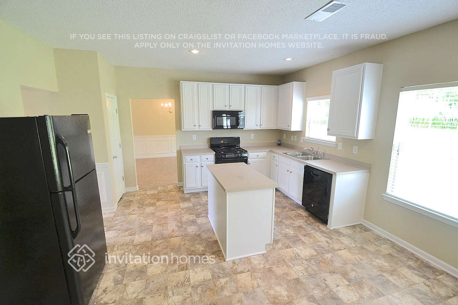 Building Photo - 3522 Umatilla Ln