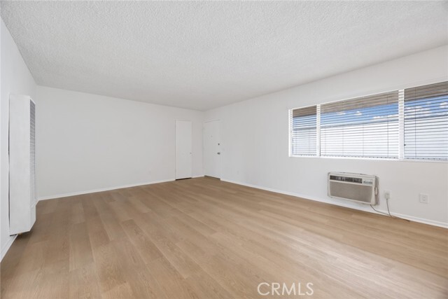 Building Photo - 117 S Ave 54