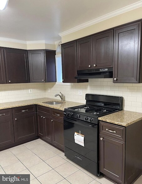 Building Photo - 705 Anderson St