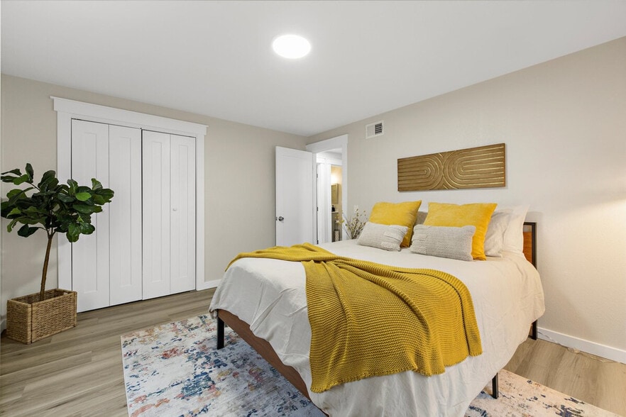 Building Photo - 2410 W Bruneau Pl