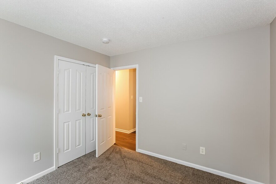 Building Photo - 12110 Stewarts Crossing Dr