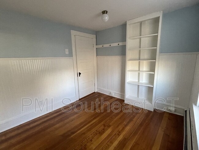 Building Photo - 26 Academy Ln