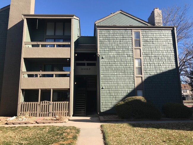 Building Photo - Fantastic 2 Bed/1.5 Bath with Loft Near Ch...