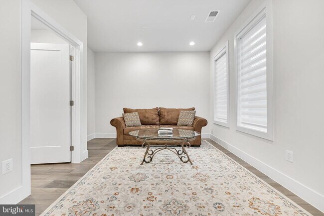 Building Photo - 147 Prairie Ln