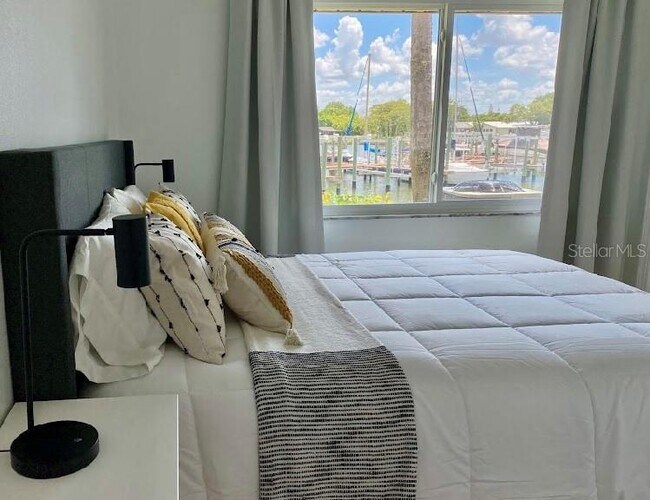 Building Photo - 646 Yardarm Dr