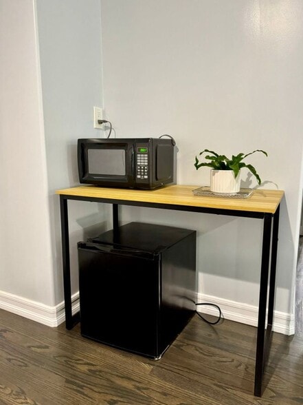 Building Photo - 2088 Cypress Ave