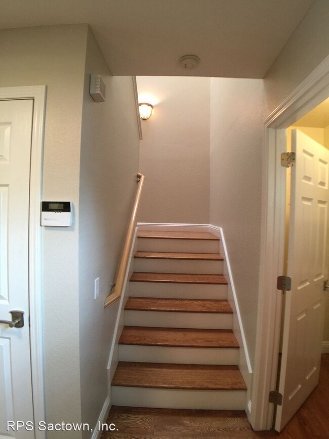 Building Photo - 2 br, 2.5 bath House - 2507 Exeter Square ...