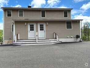 Building Photo - 1100 N High St