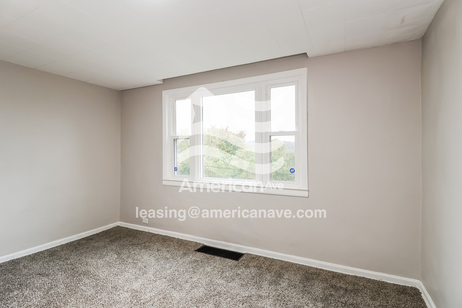 Building Photo - 1224 6th Ave