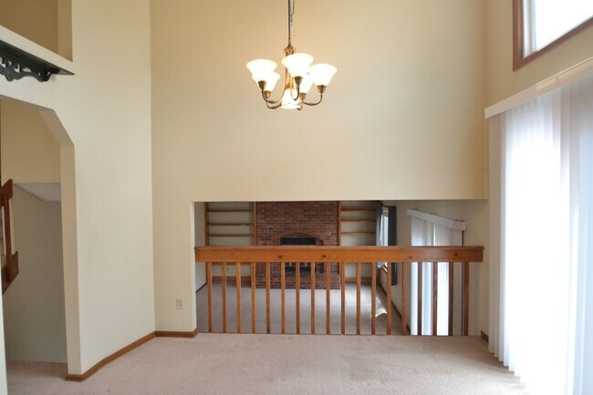 Building Photo - Mountain Shadows 3 Bedroom home with AC