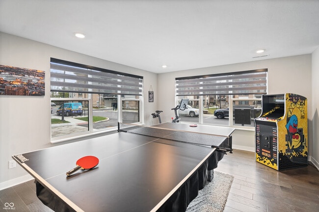 Building Photo - 661 Golborne St