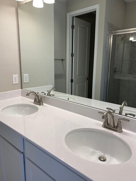 Building Photo - 308 Lake Smart Cir