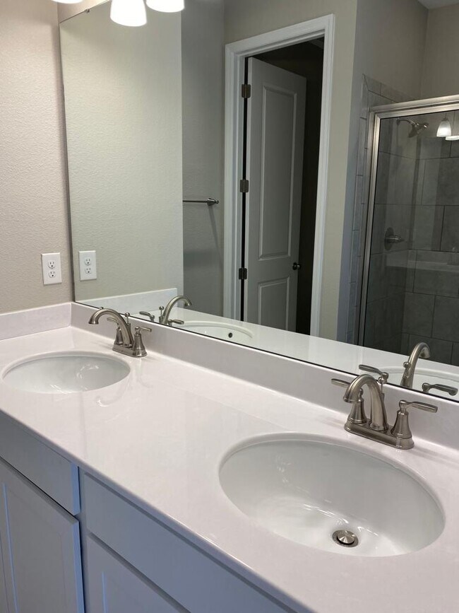 Building Photo - 308 Lake Smart Cir