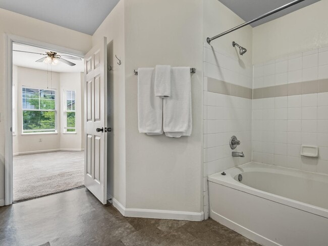 Building Photo - 2801 Chancellorsville Dr