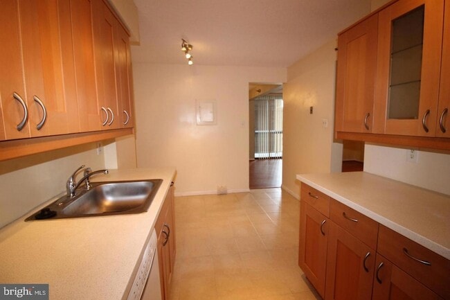 Building Photo - 7401 Westlake Terrace