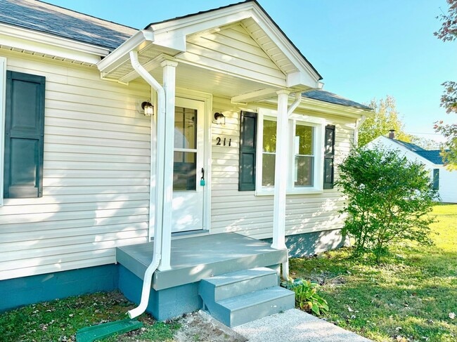 Building Photo - 211 Sanderson Dr
