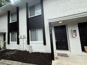 Building Photo - 213 S Moss Rd