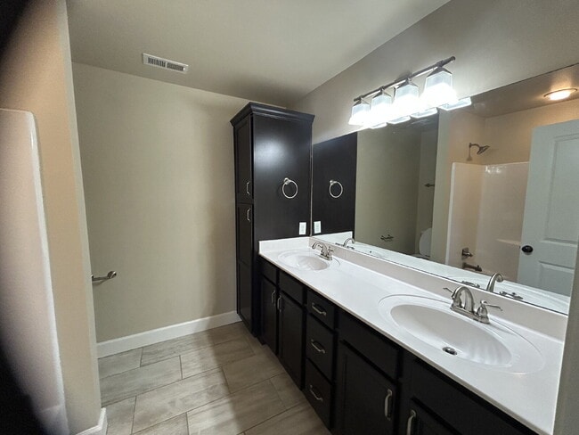 Building Photo - "Charming 3-Bed Condo in Cookeville with Granite Touches and Spacious Living!"