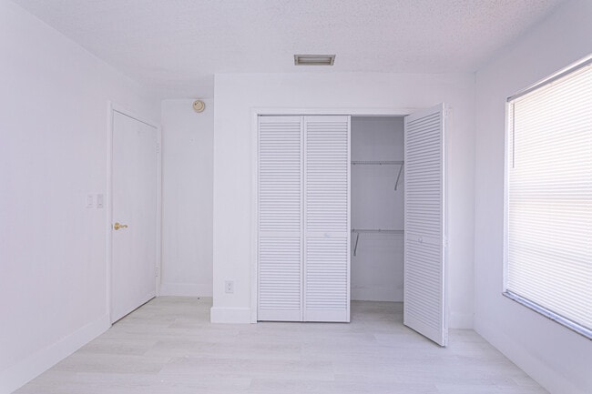 Building Photo - 202 Sparrow Dr