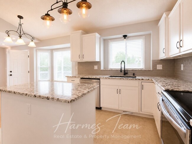 Building Photo - 5960 Grapevine Dr