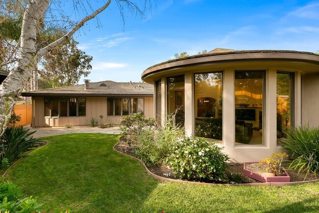 Building Photo - 6115 Manzanillo Dr