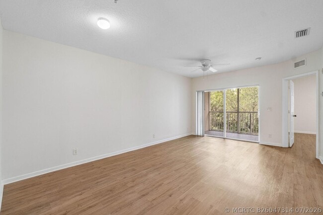 Building Photo - 1161 Golden Lakes Blvd