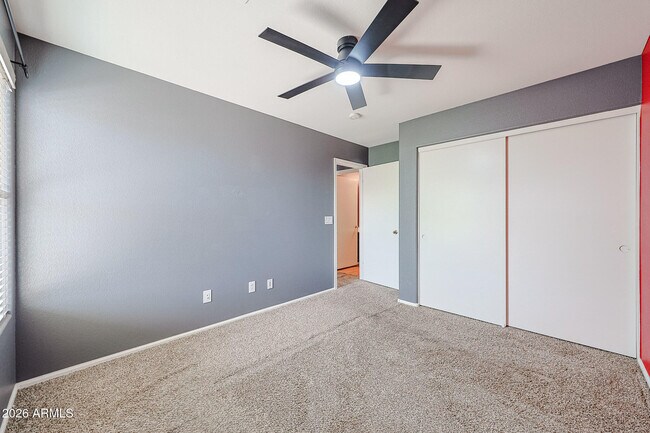 Building Photo - 5245 N 125th Ave