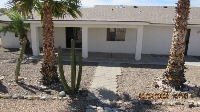 Building Photo - 3 Bedroom 2 bathroom 2 car garage