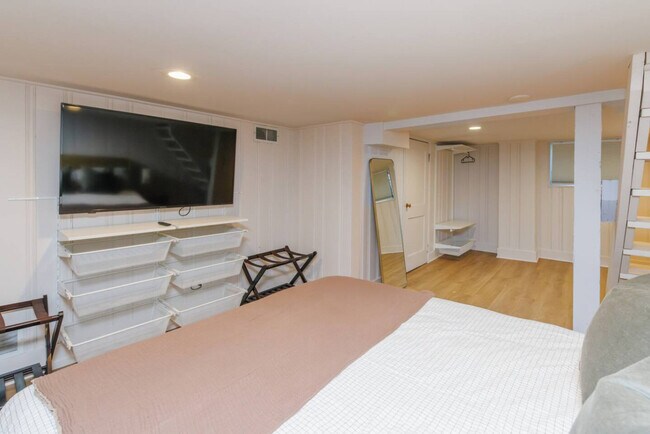 Building Photo - 3508 Tarpis Ave