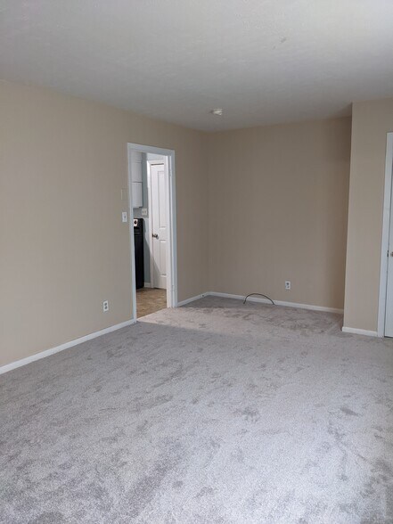 Building Photo - 524 Goldfinch Ave
