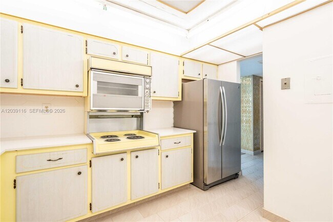 Building Photo - 9500 W Bay Harbor Dr