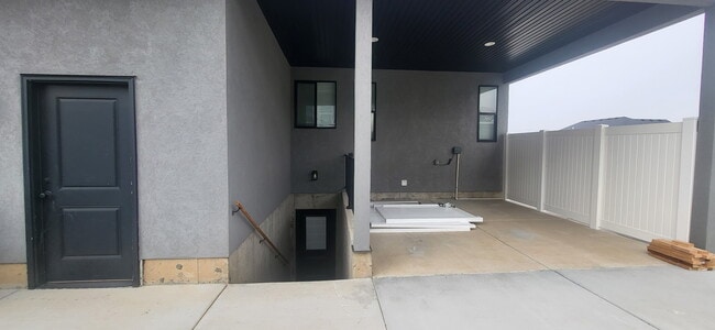 Building Photo - 393 S Cor Vw Dr