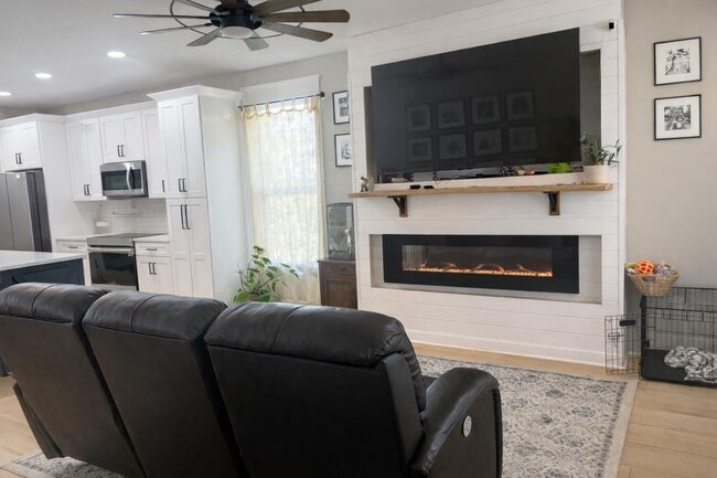 Building Photo - 133 Nuit Ln