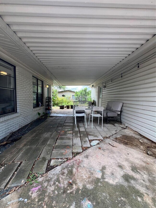 Building Photo - 11702 Oak Trail